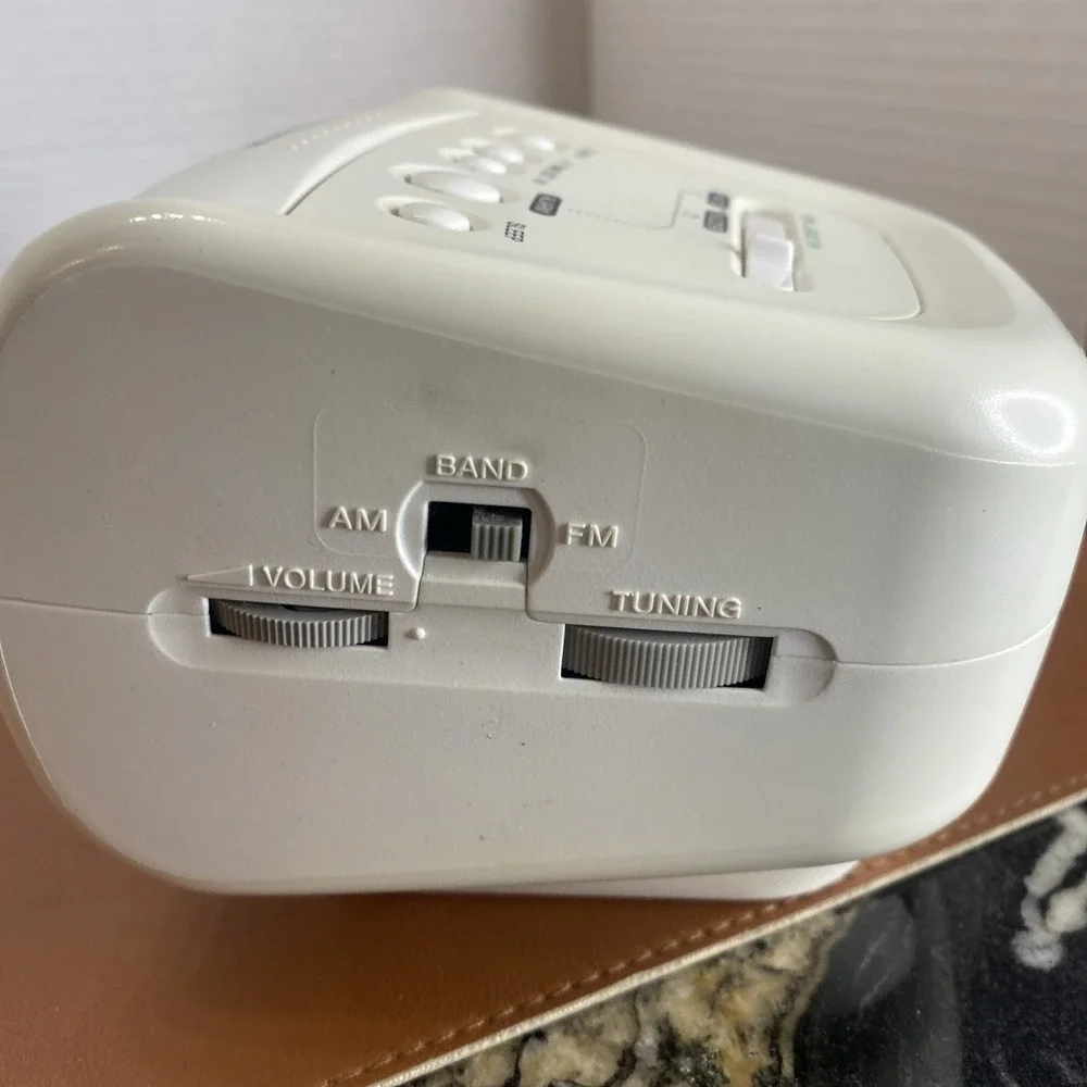 Clean Sony Dream Machine ICF-C112 Digital Alarm Clock Radio AM FM Sleep Snooze